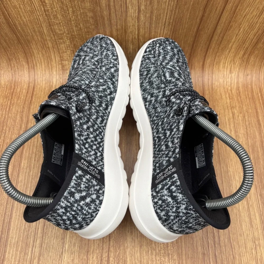Skechers go walk